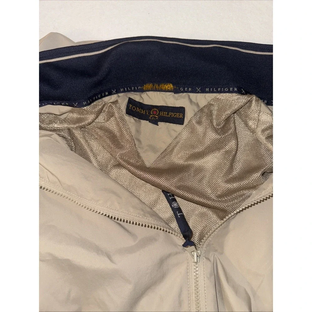 Vintage/ Preppy/classic/Tommy Hilfiger windbreaker/tan/size Large